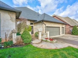 5917 Chestnut Ct, Edmond, OK 73025