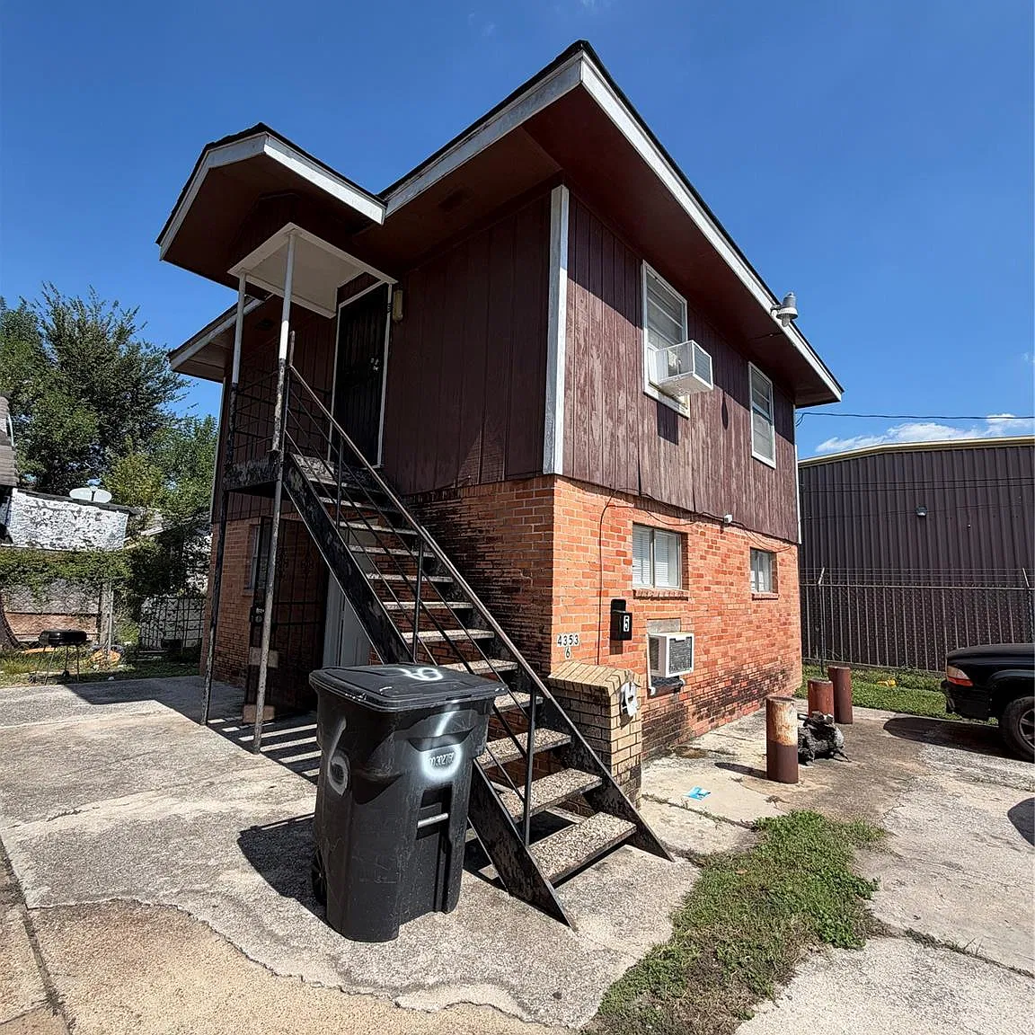 1 bed, 1.0 bath, 3600 sqft, $799 — Photo 2