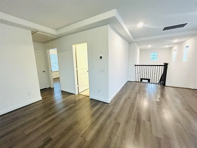 749 Lake Lacosta Dr — Photo 28
