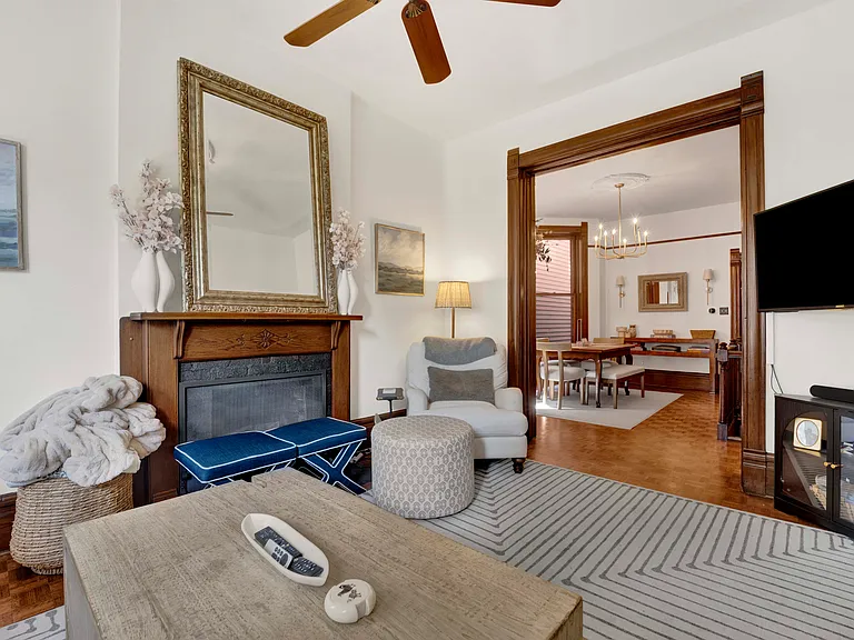 2458 N Burling St #1 — Photo 3