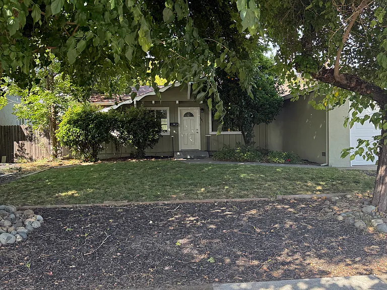 681 S Orchard Ave — Photo 1