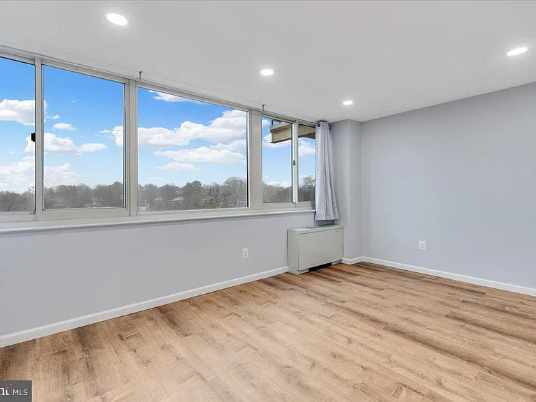 4520 King St #601 — Photo 31