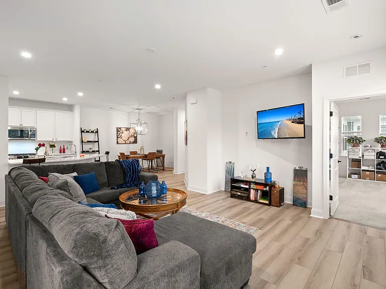 305 Flowering Peach Ct #203 — Photo 11