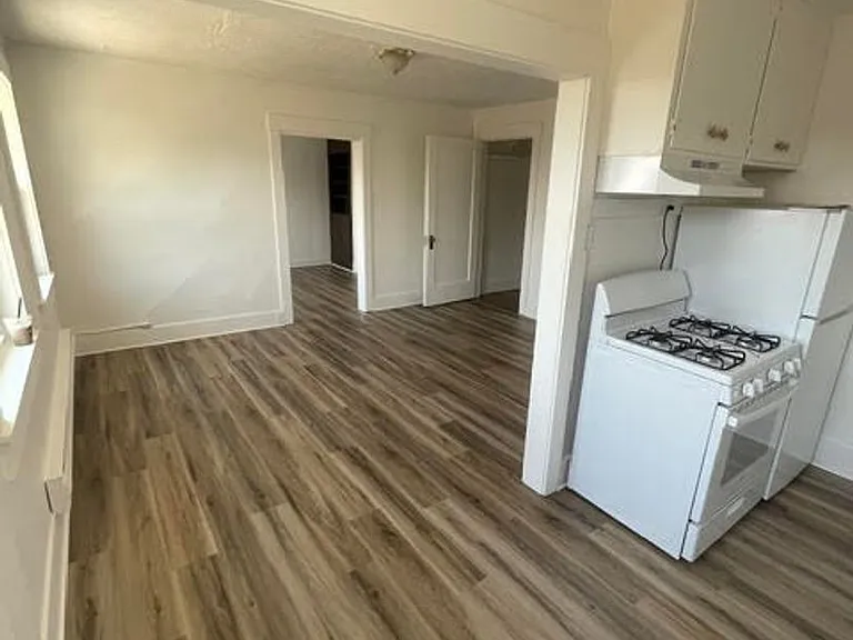 435 -Keystone Apartments — Photo 13