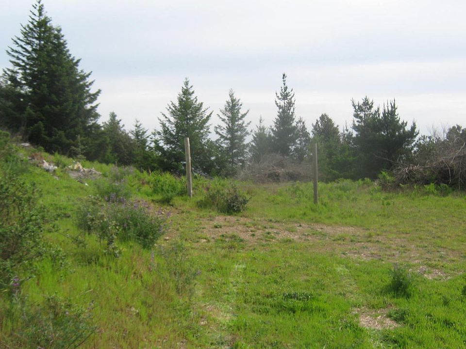 2nd image of 2715 Toth Rd