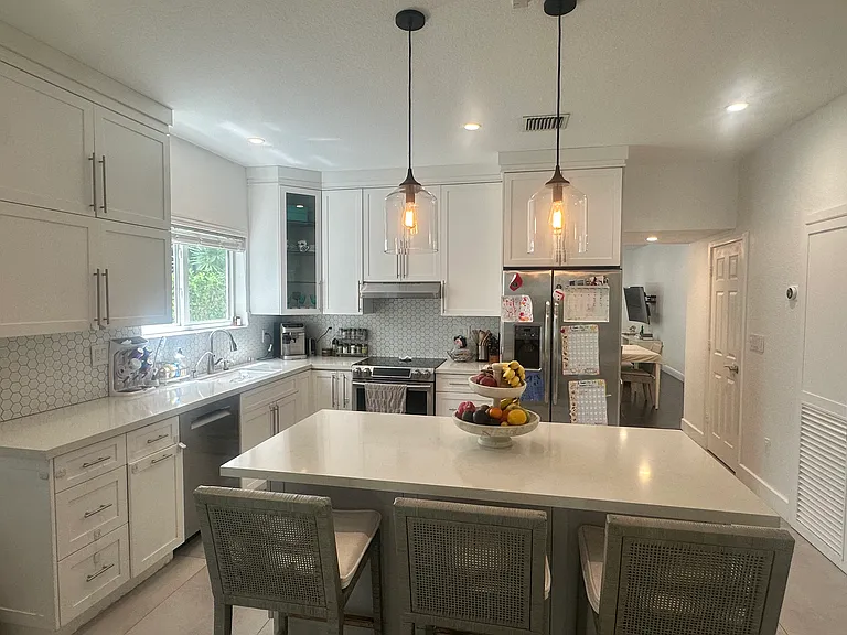 3068 Shipping Ave — Photo 10