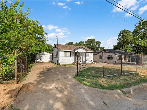 3rd image of 1828 Arch St