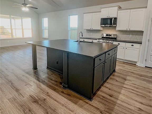 4th image of 104 Persimmon Ct