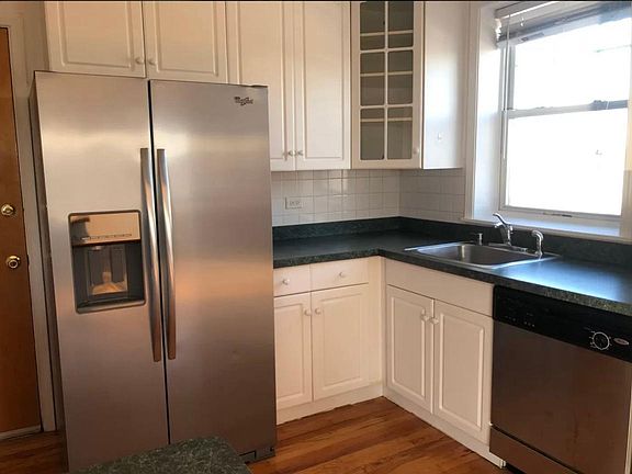 4th image of 2406 W Farragut Ave APT 3A