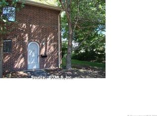 196 Wakefield Cir, East Hartford, CT 06118