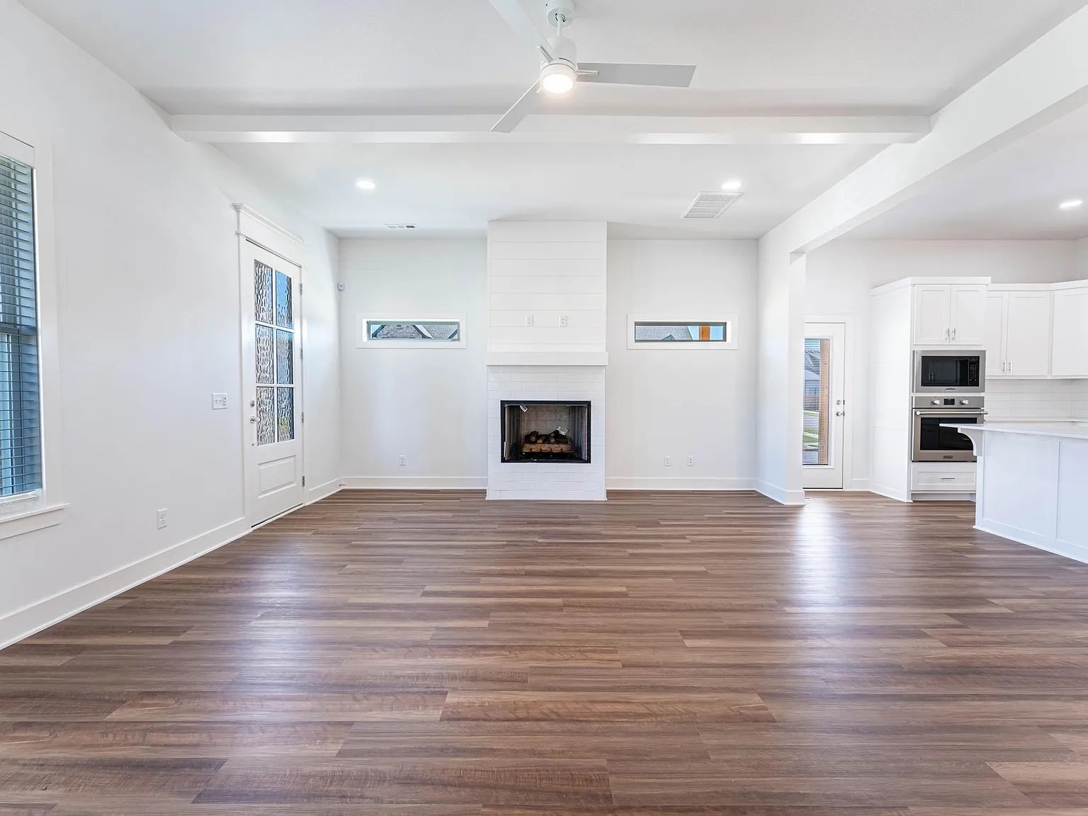 4 bed, 3.5 bath, 2587 sqft, $2,750 — Photo 2