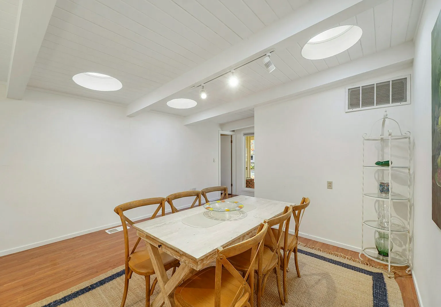 22 Arch Way — Photo 3