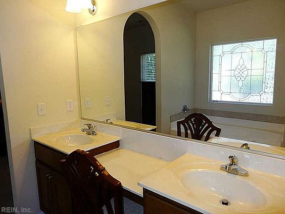 4th image of 2047 Sweetwood Dr