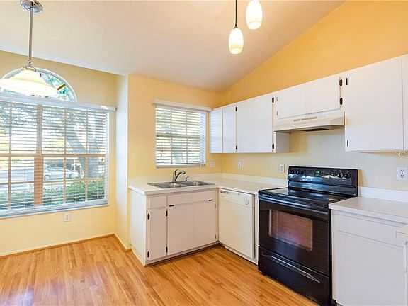 4th image of 2406 Bentley Dr