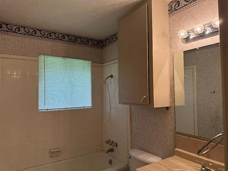 205 Broadway St — Photo 21