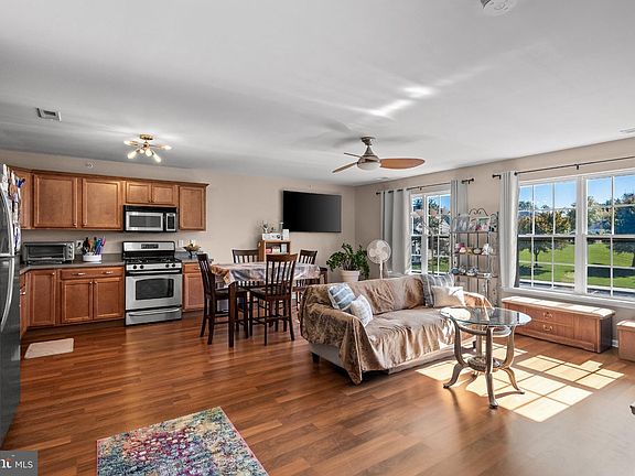 4th image of 108 Redbud Ln