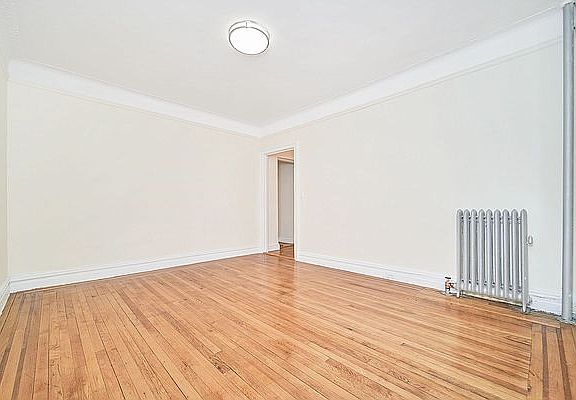 2nd image of 735 W 172nd St APT A25
