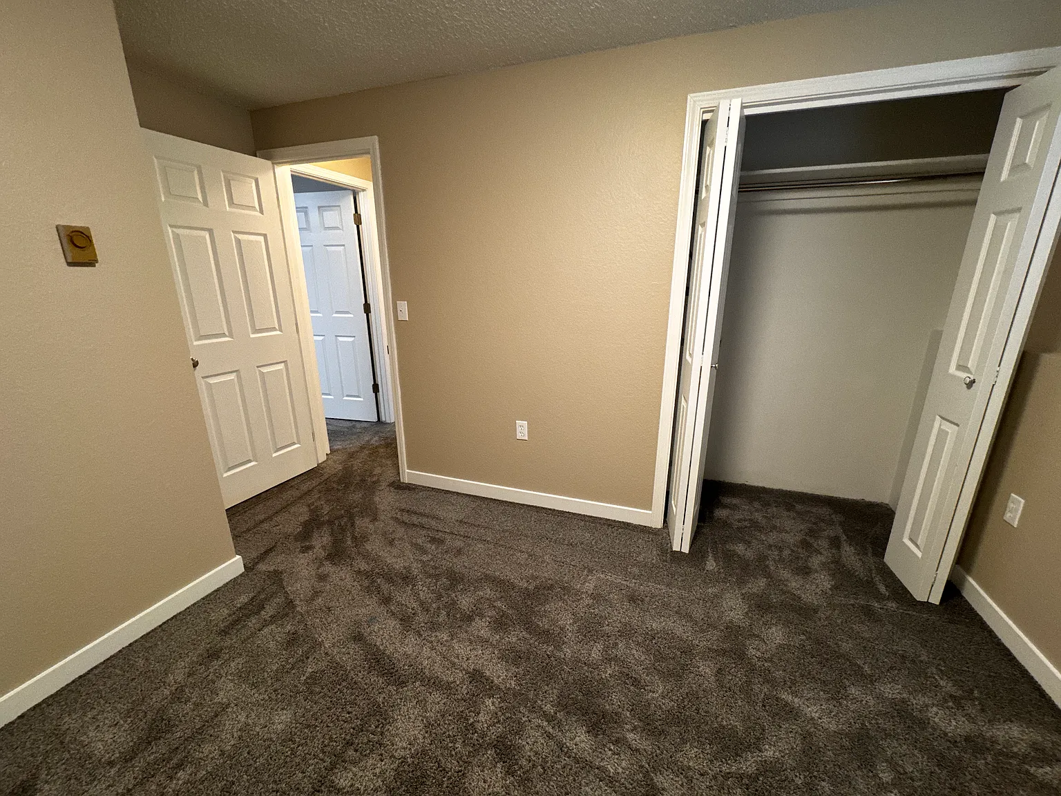 2 bed, 900 sqft, $1,300 — Photo 2