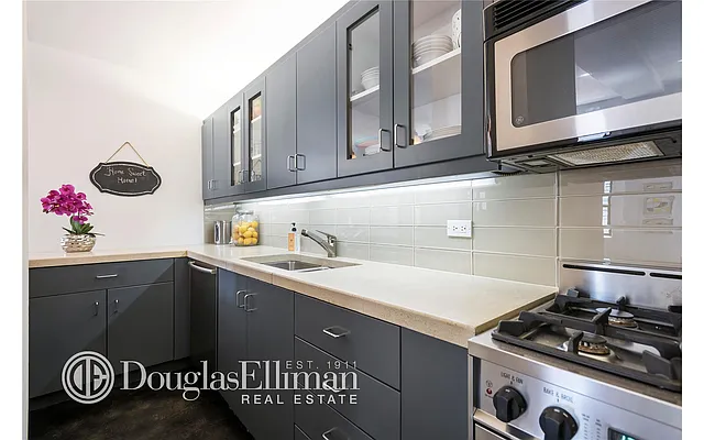 Sold by Douglas Elliman | media 15