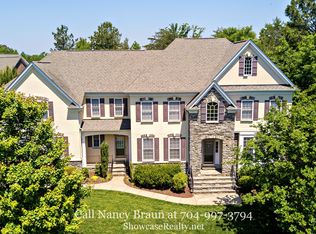 5005 Woodview Ln, Matthews, NC 28104
