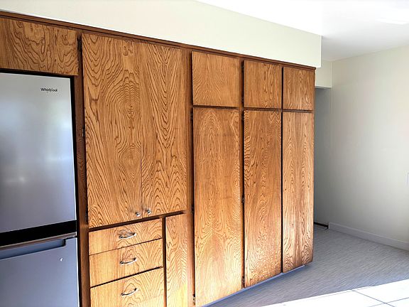 3rd image of 877 Madigan Ave