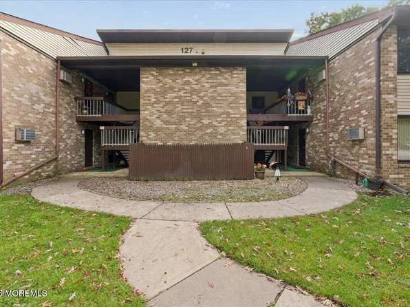 127 Amberly Drive #D, Manalapan, NJ 07726