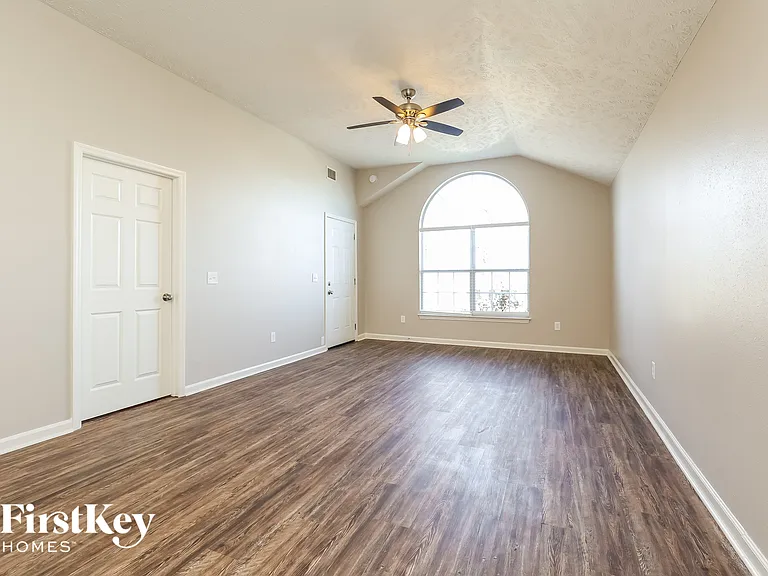 317 Cedar Park Cir — Photo 8