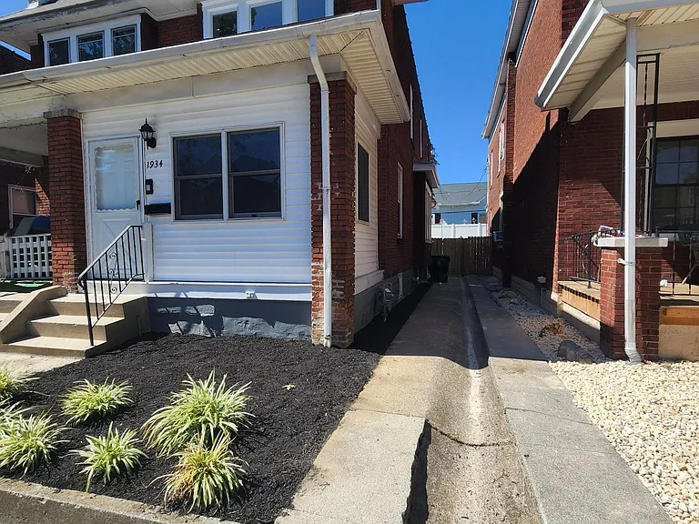 1934 Manada St — Photo 2