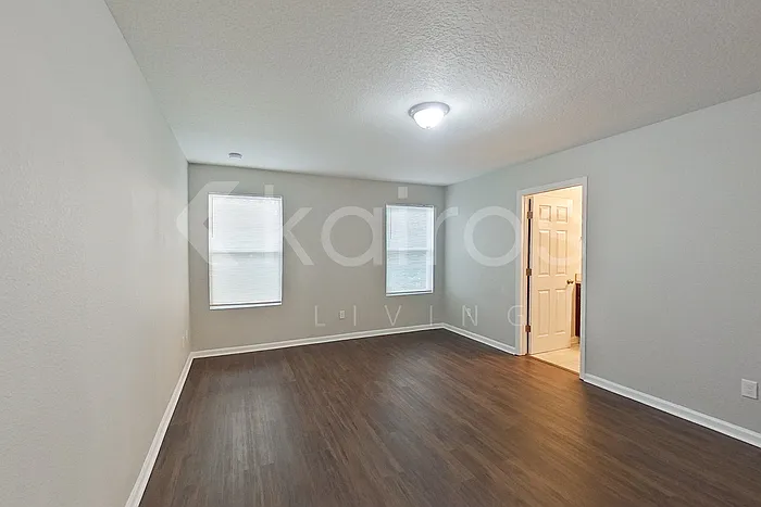 1335 Mull St — Photo 8