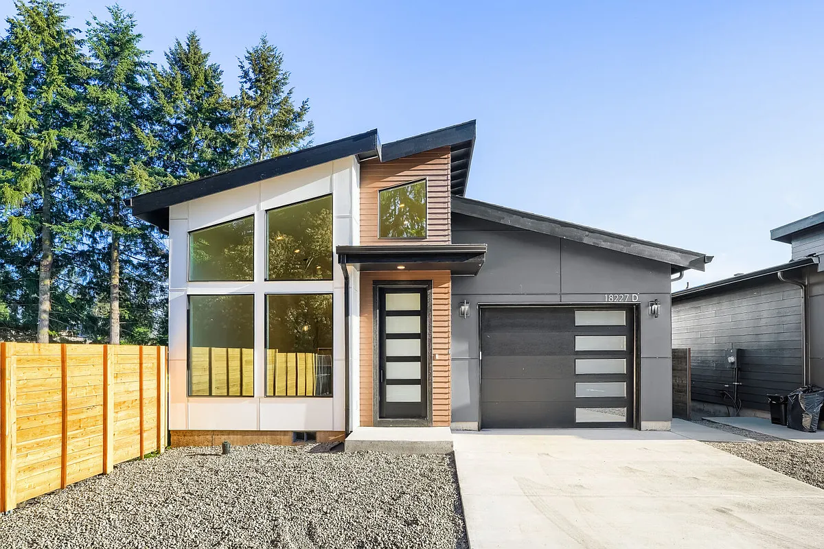 Building Photo - 2106 NE 185th Ave