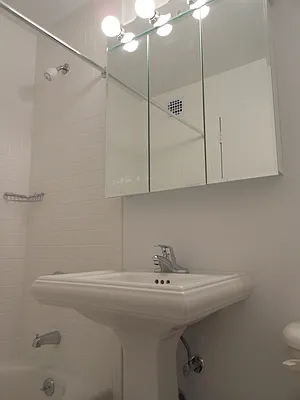 Rented by Realty Operations Group | media 5