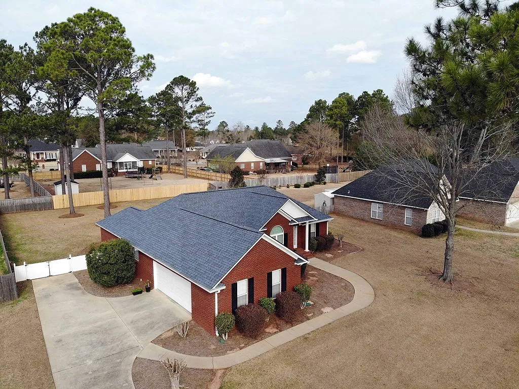4 bed, 2.5 bath, 2096 sqft, $2,450 — Photo 3