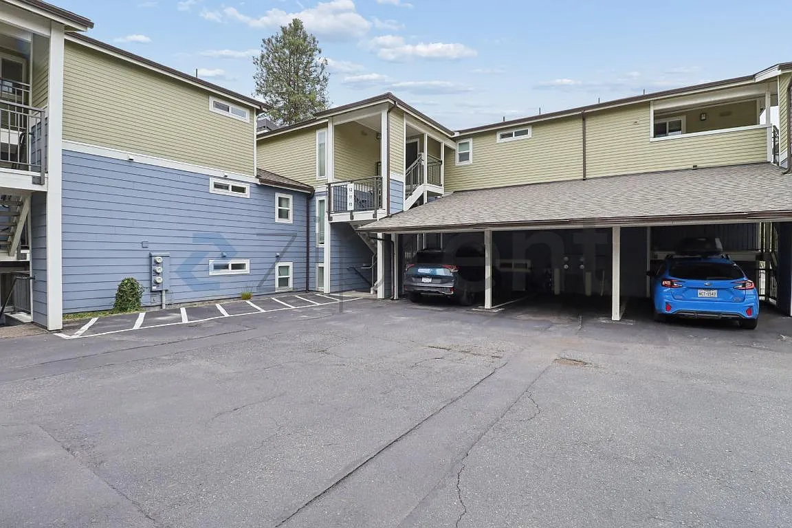 2 bed, 1.5 bath, 1001 sqft, $2,625 — Photo 3