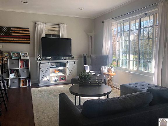 5th image of 604 W 8th St