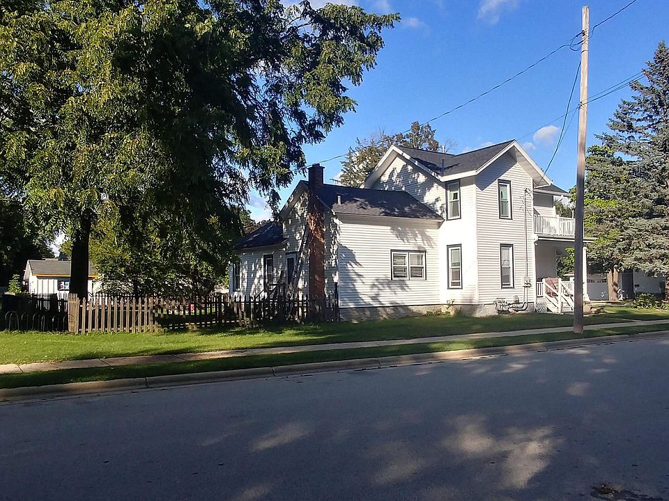 64 S Maple St, Oconomowoc, WI 53066 Zillow