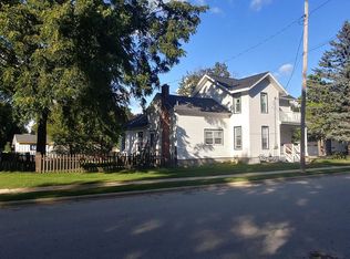 64 S Maple St, Oconomowoc, WI 53066