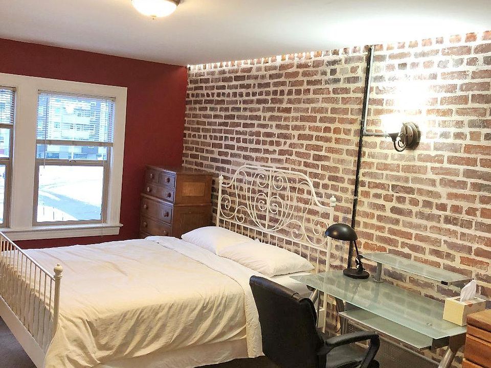 1st image of 4522 Brooklyn Ave NE APT 305