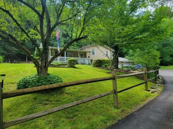 13 Gilbert St, Buckhannon, WV 26201