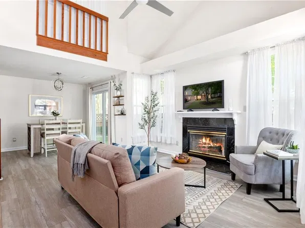 816 Shenandoah River Rd, Chesapeake, VA 23320