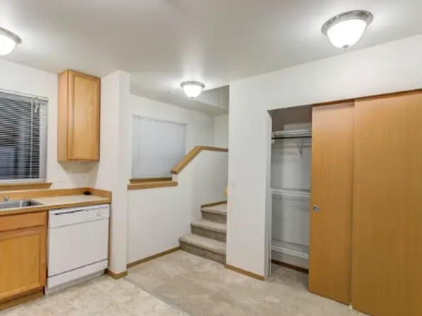 Meridian Terrace Apartments, 215 23rd Ave SW APT 7, Puyallup, WA 98371