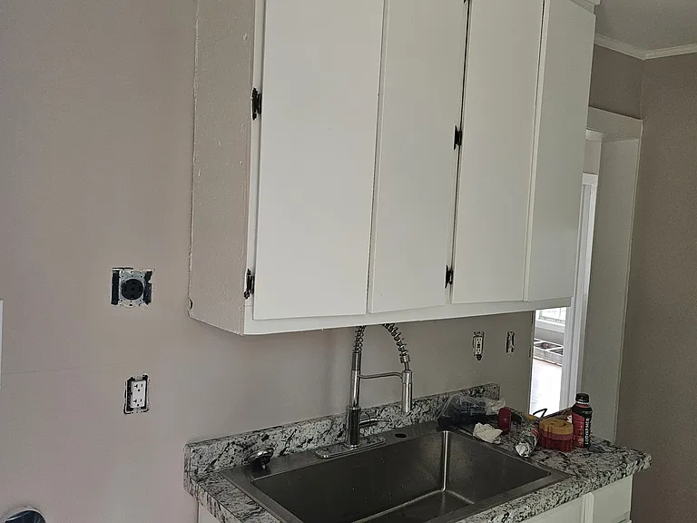 300 Knolls St — Photo 10