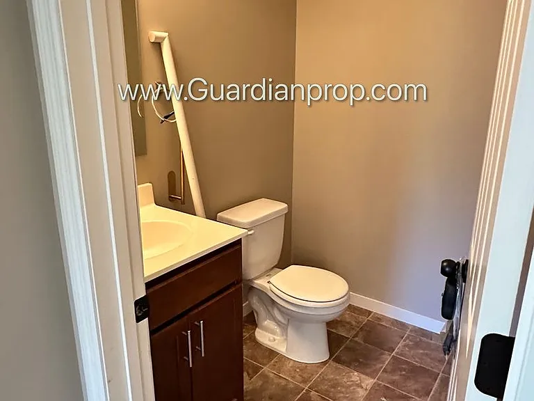 11946 Emery Village Dr N — Photo 8