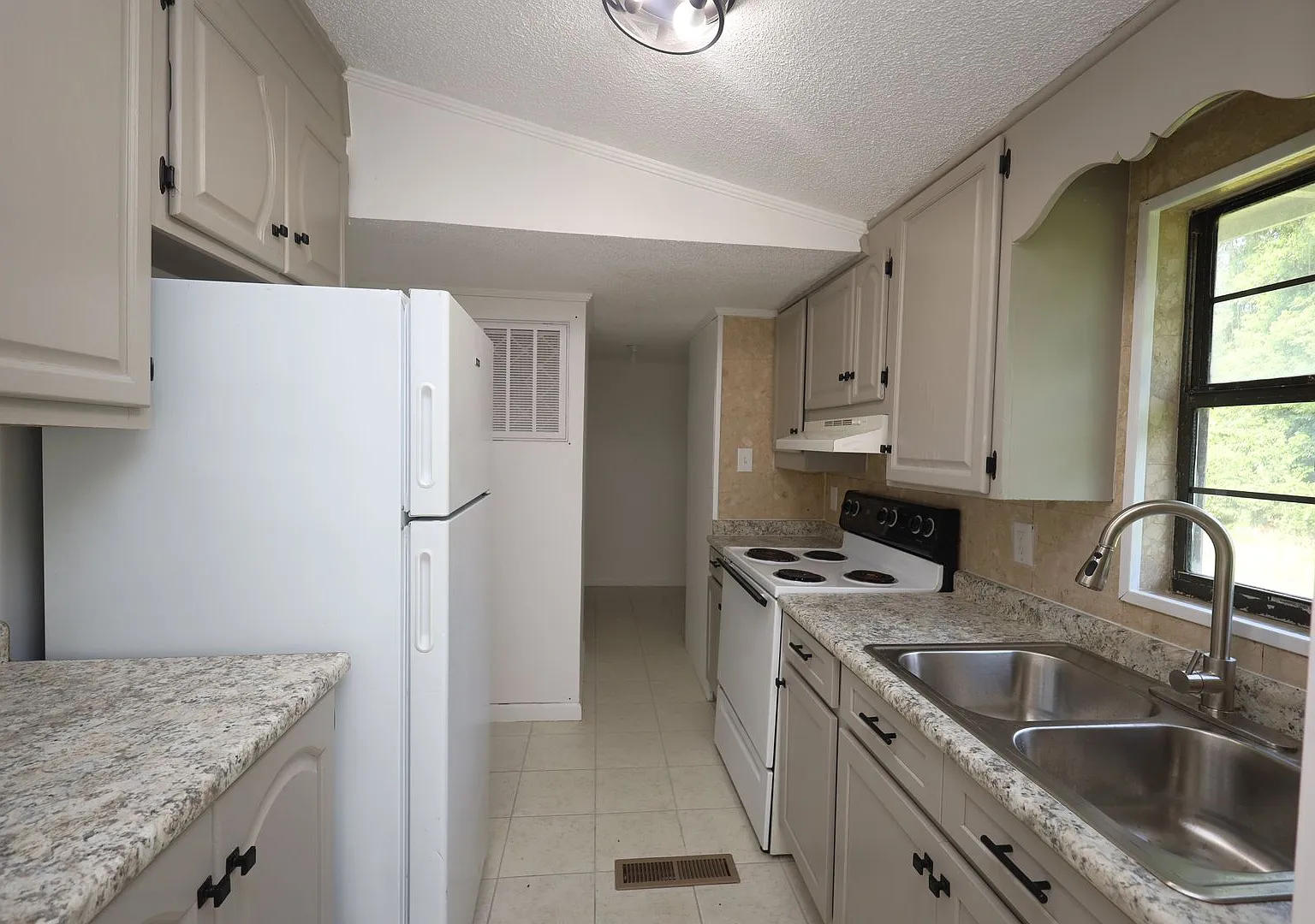 808 Penny Place — Photo 4
