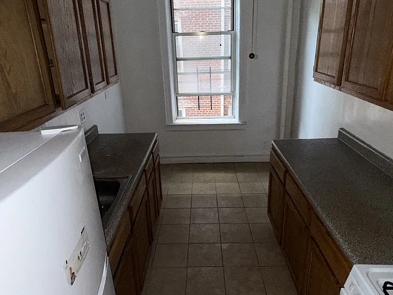 Myrtle Ave — Photo 3