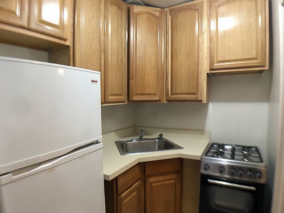 4th image of 317 W 104th St #2RR