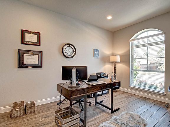 5th image of 17010 Sheldrick Dr