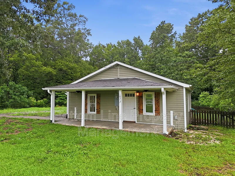 2 bed, 1.0 bath, 1100 sqft, $1,825 — Photo 2