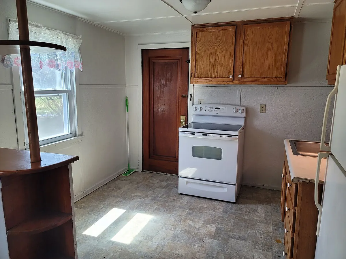 Building Photo - 220 15th St S