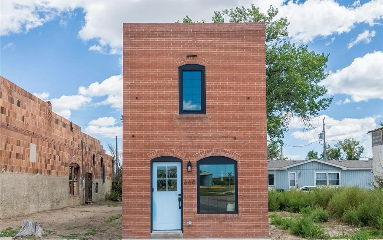 2 bed, 1834 sqft, $2,000 — Photo 2