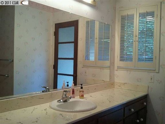 3rd image of 901 Val Aire Pl